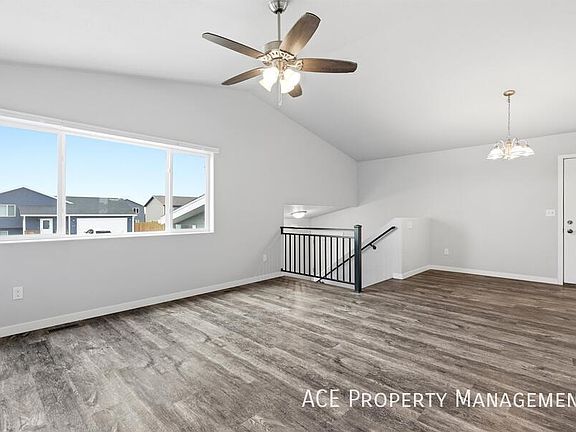 3rd image of 624 Civil Way