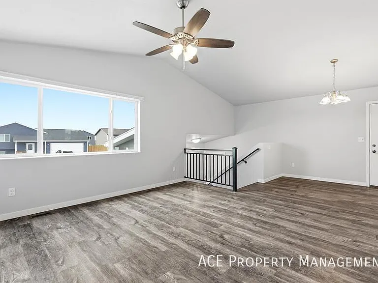 624 Civil Way — Photo 3