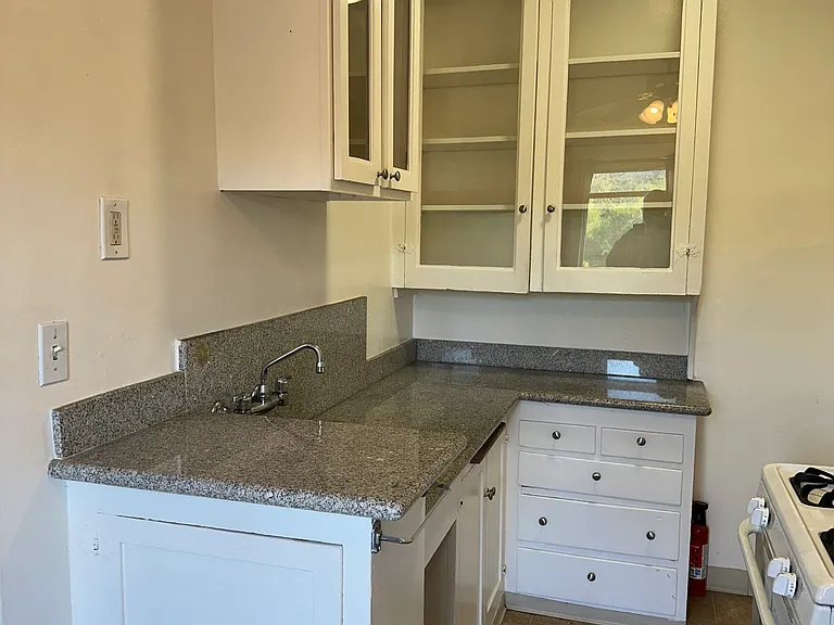 1458 E 33rd St #15 — Photo 13