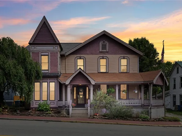 326 W Main St, Mount Pleasant, PA 15666