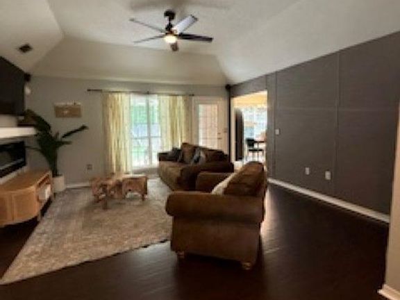 5th image of 158 Oakwood Ave