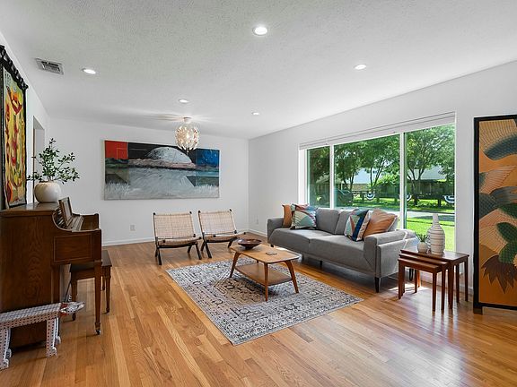 4th image of 2677 Heatherwood Dr