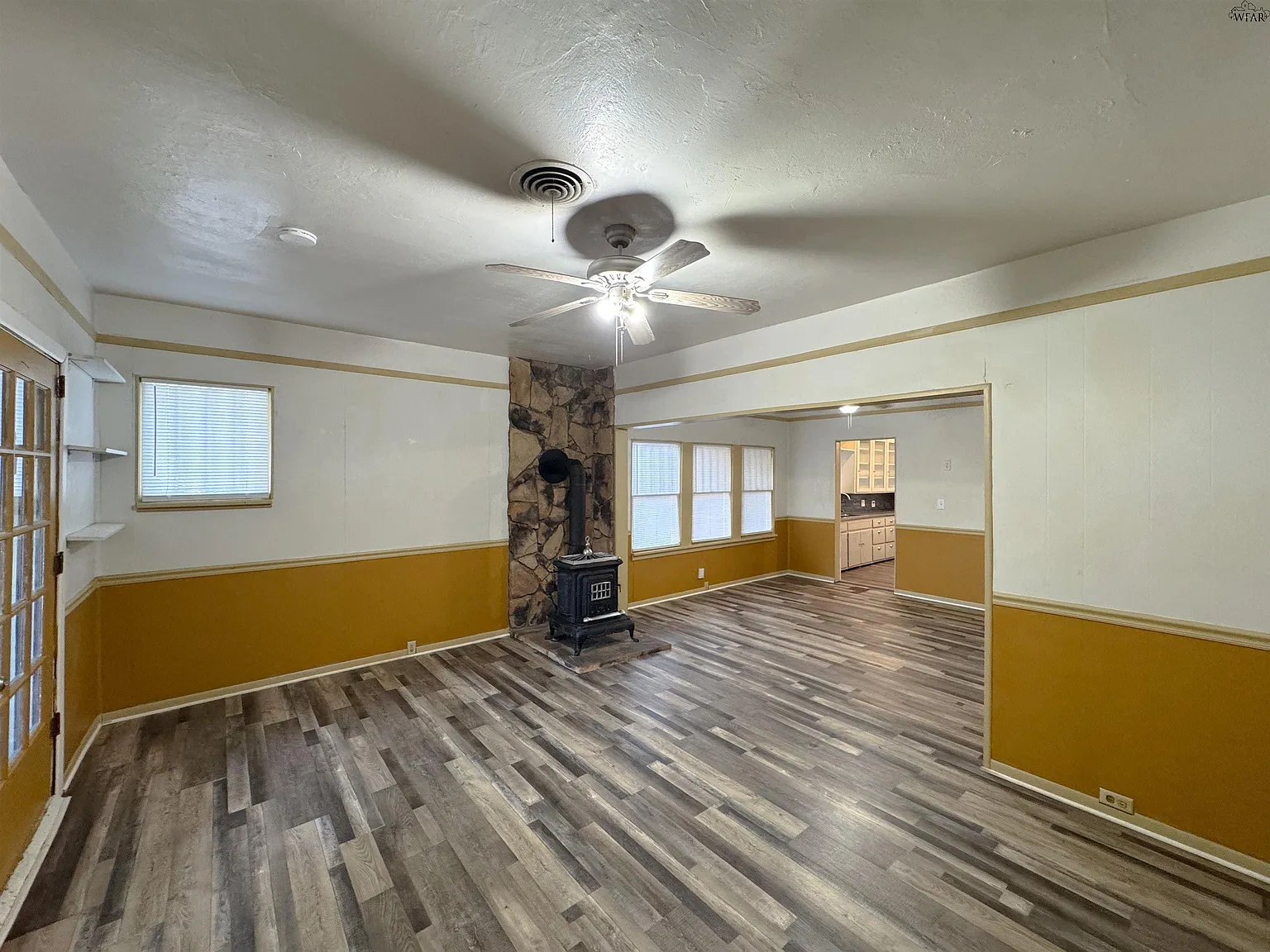 3 bed, 2.0 bath, 1292 sqft, $1,495 — Photo 2