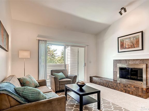 4th image of 13609 NE 8th St APT 305