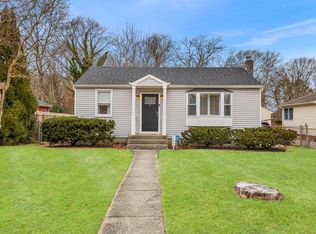 194 Hedges Ave, East Patchogue, NY 11772