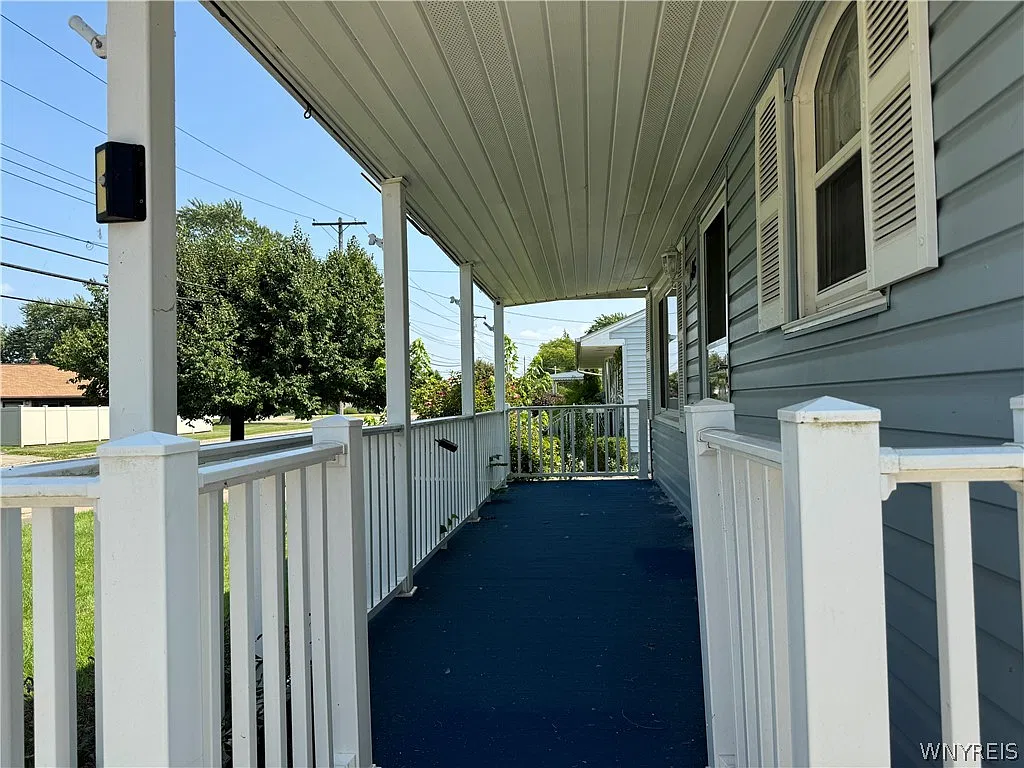 3 bed, 2.5 bath, 1203 sqft, $2,200 — Photo 3