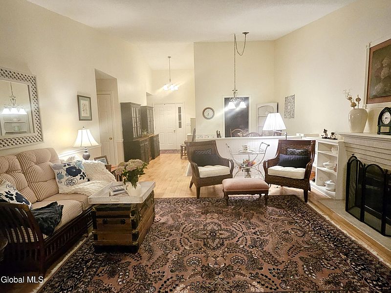 4th image of 45 Walker Lane