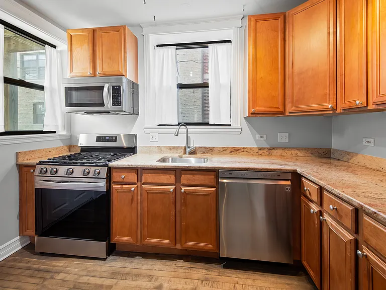 2211 W Winona St #1 — Photo 2