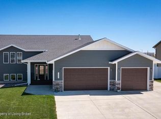 1332 45th Ave W, Dickinson, ND 58601