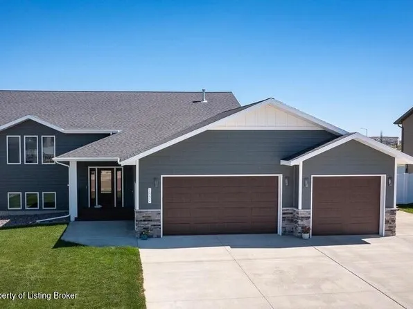 1332 45th Ave W, Dickinson, ND 58601