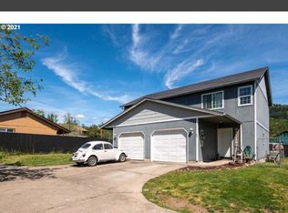 37 W 4th St, Lowell, OR 97452