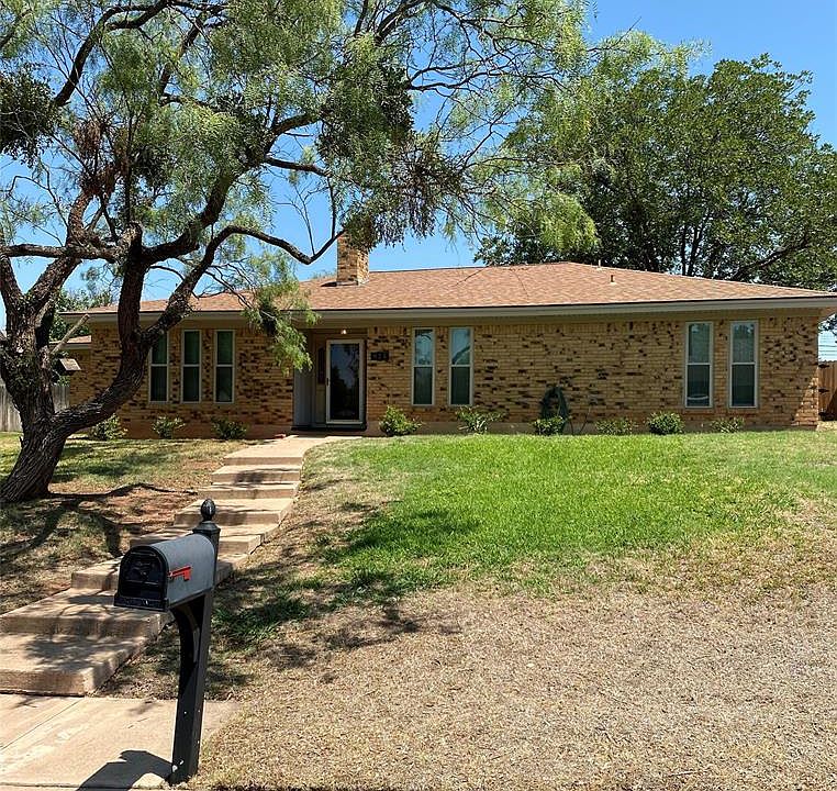 1st image of 826 Radford Dr
