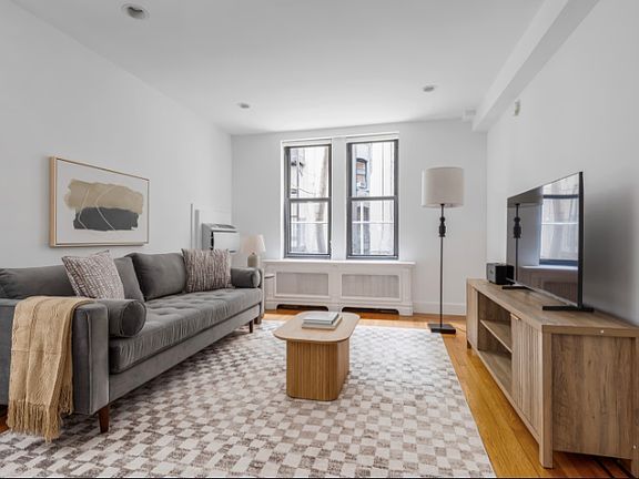 4th image of 10 W 65th St APT 1O