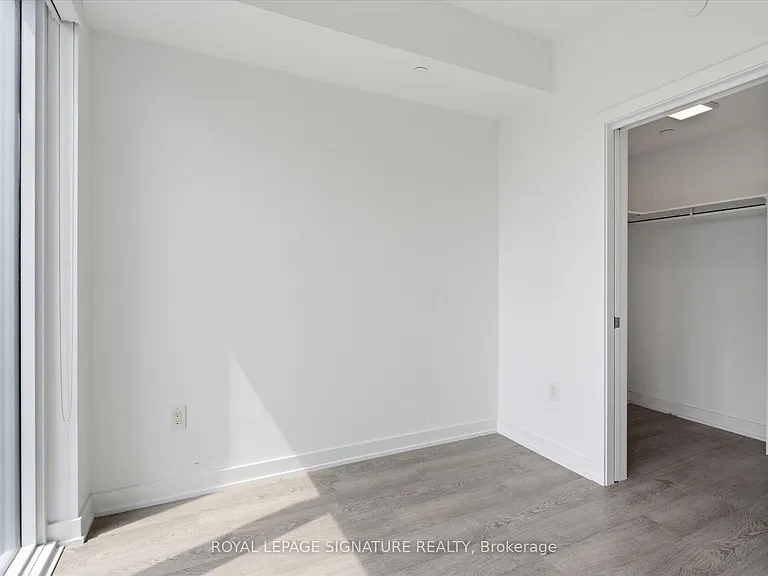 50 McCaul St #917 — Photo 15