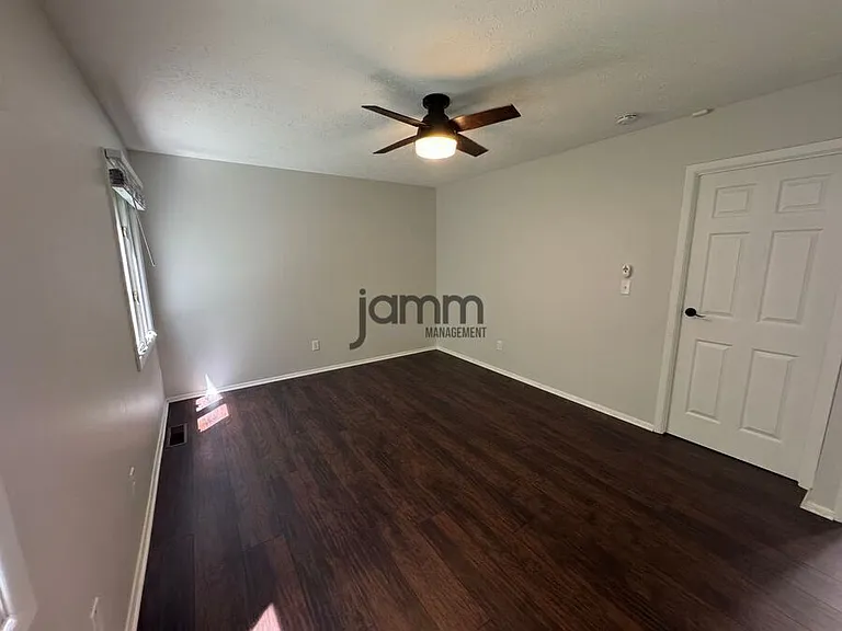 5250 Mills Creek Ln — Photo 11