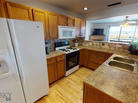 3rd image of 108 N River Rock Dr