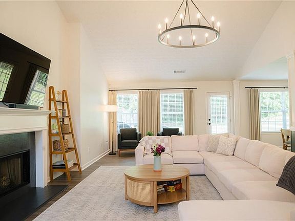 5th image of 2844 Michelle Lee Dr