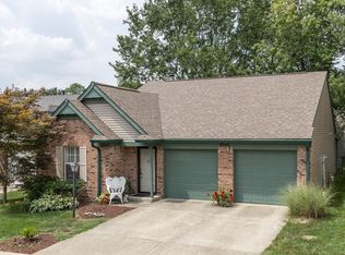 9745 River Oak Ln E, Fishers, IN 46038