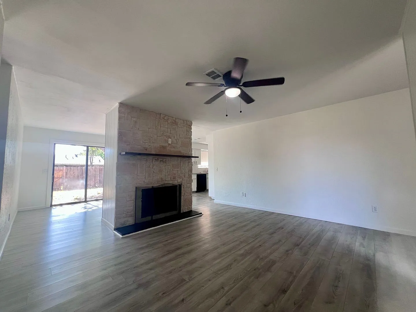 Stunning 3 Bedroom Home in South Lubbock! — Photo 4