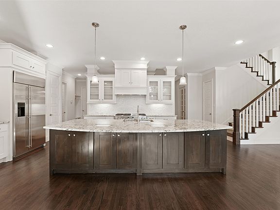 4th image of 4026 N Cresthaven Rd