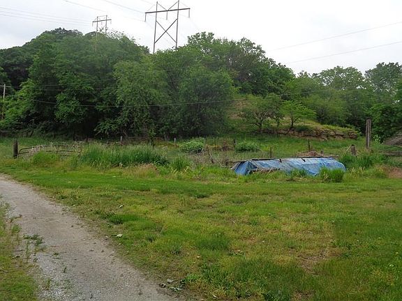 3rd image of 3905 N Barnes Rd
