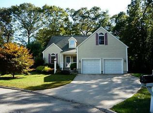 26 Village Dr, Waterford, CT 06385