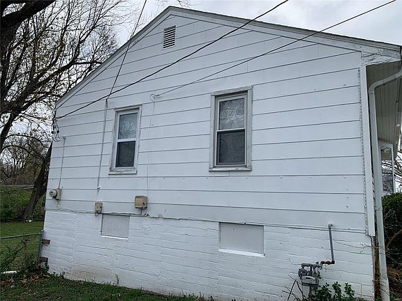 3rd image of 6318 Evergreen Blvd