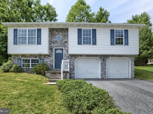 27 Sweet Arrow Dr, Hummelstown, PA 17036