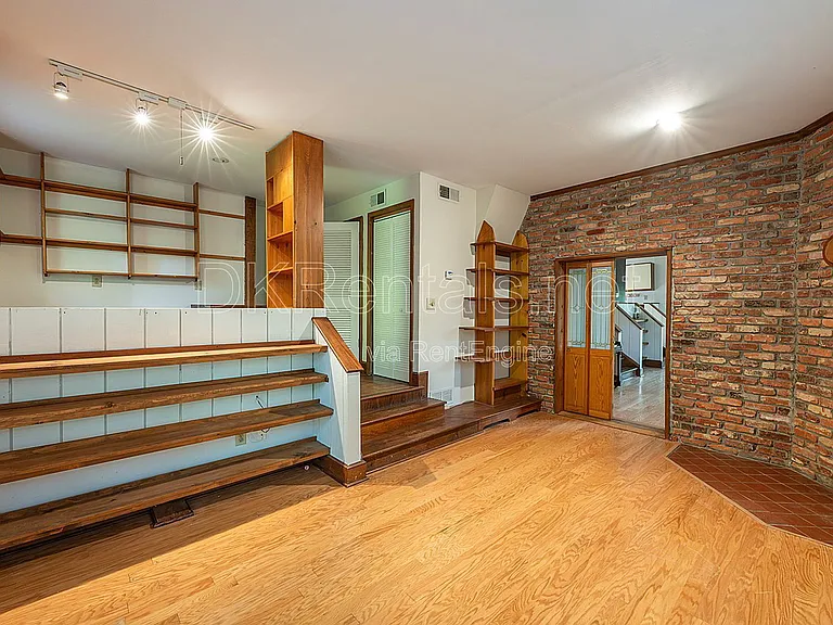 425 Ansley St — Photo 11