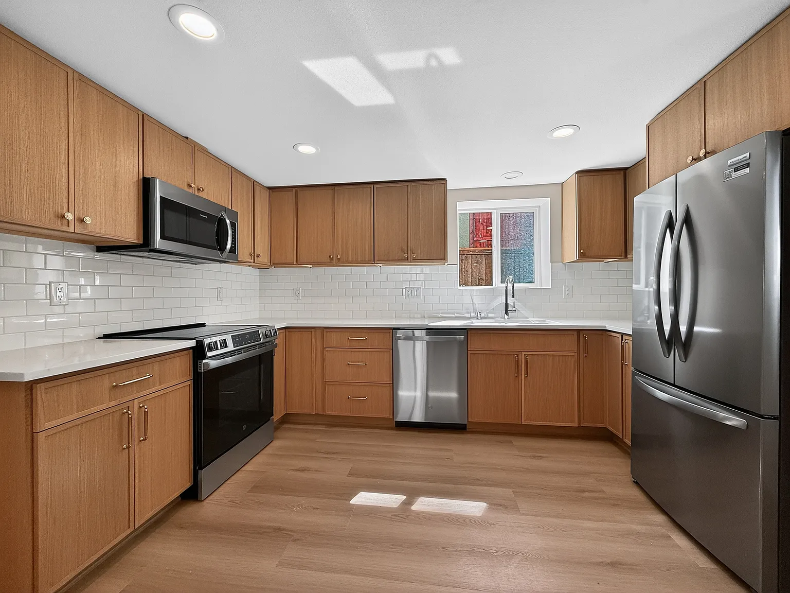 8037 Brooklyn Ave NE, Seattle - 2 — Photo 1