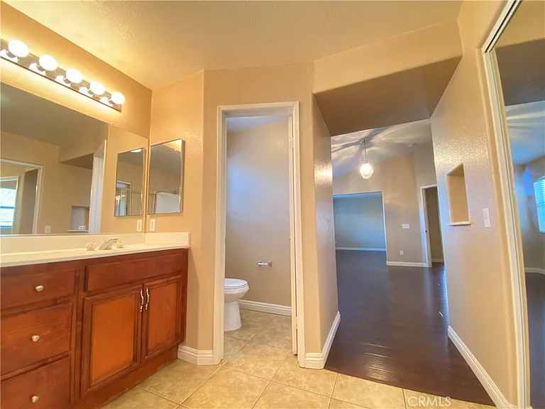 708 Hillview St — Photo 24