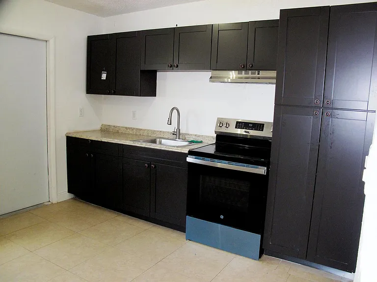 340 NW 6th St — Photo 14
