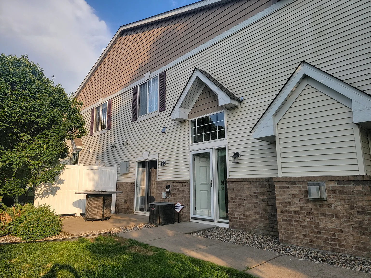 3 bed, 1791 sqft, $2,650 — Photo 2