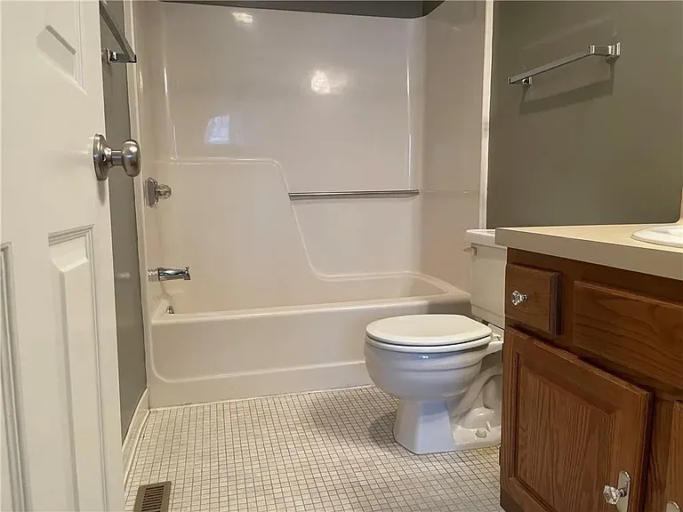 10 Southwick Ct — Photo 12