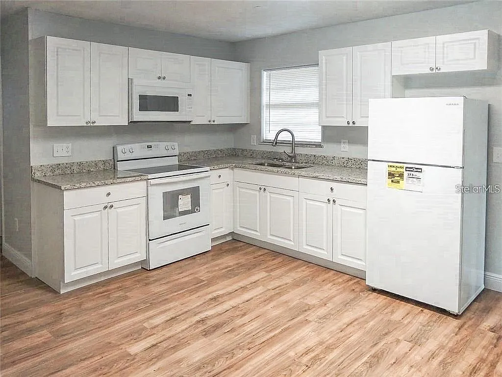 3 bed, 1.0 bath, 1344 sqft, $1,550 — Photo 4