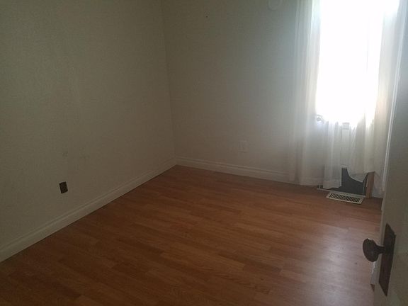 3rd image of 815 Diana St