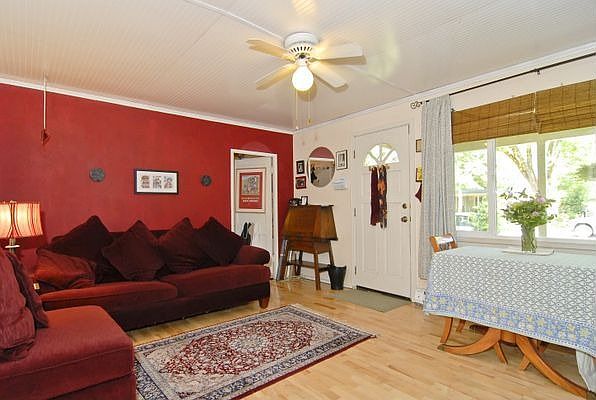 2nd image of 2516 Alder St