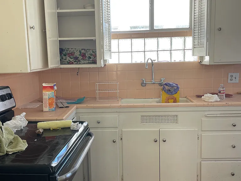 15 Cerritos Ave #11 — Photo 2