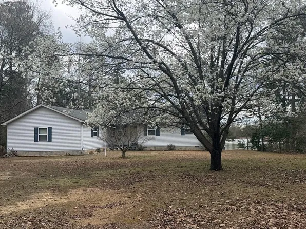 318 Wilton Woods Dr, Hague, VA 22469