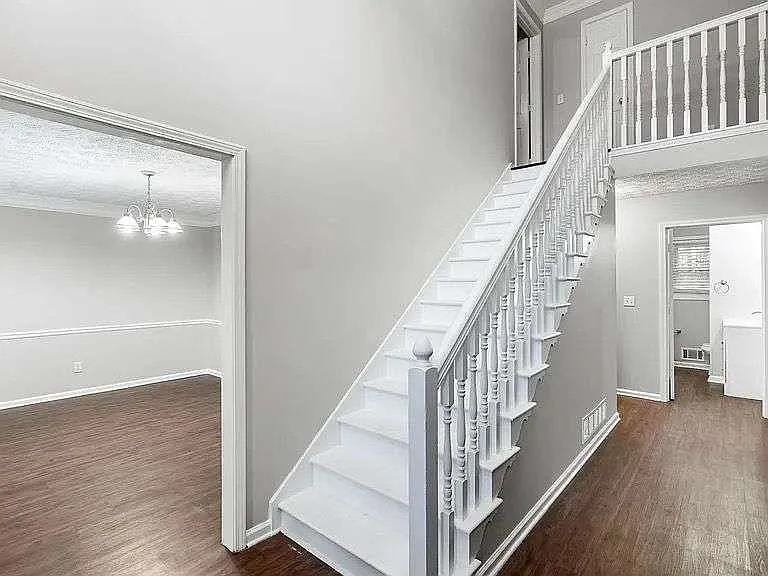 2247 June Ct SW — Photo 5