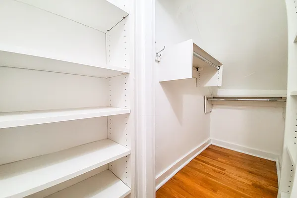 Rented by Warburg | media 6