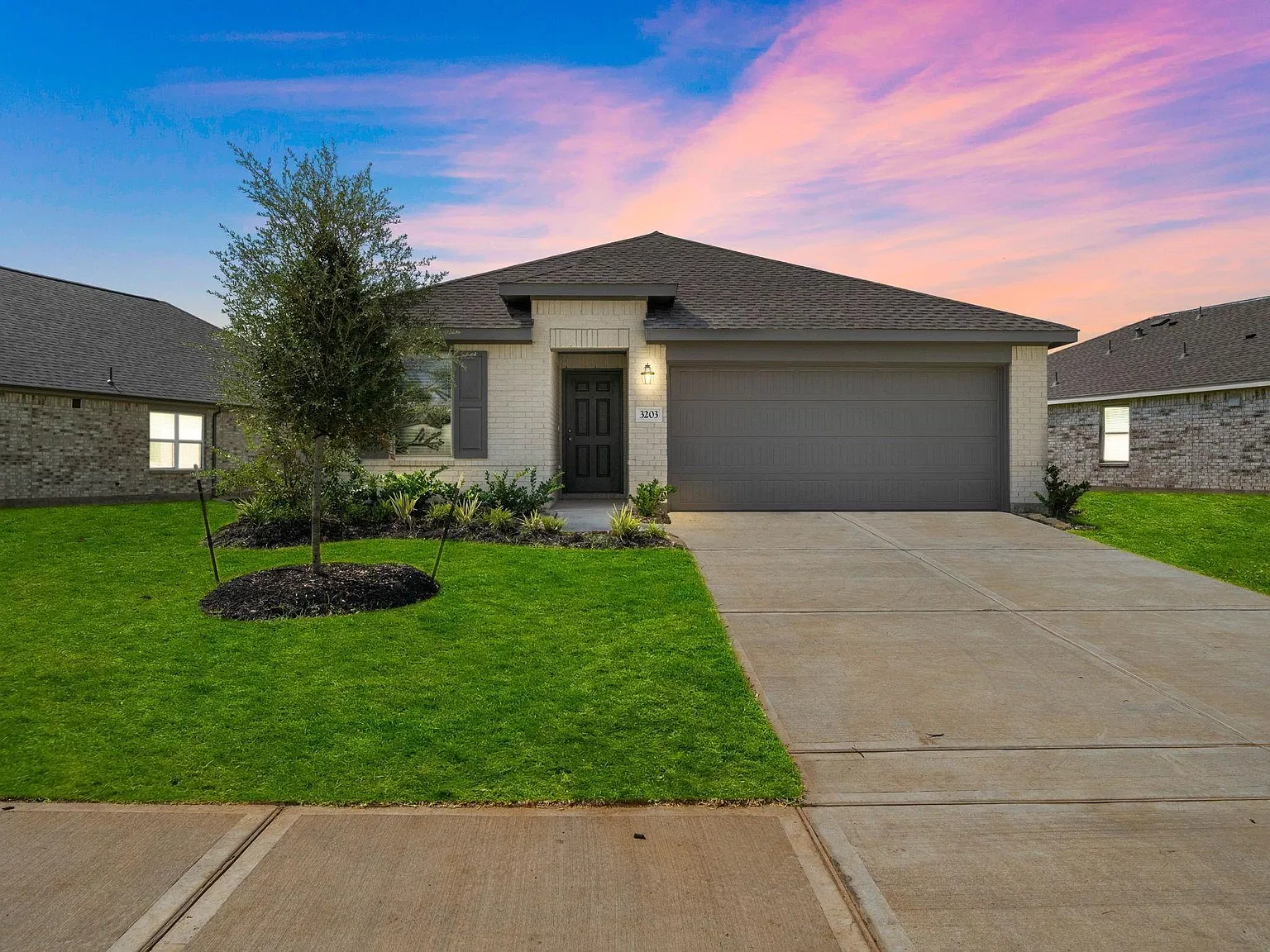 3 bed, 2.0 bath, 1868 sqft, $2,375 — Photo 1