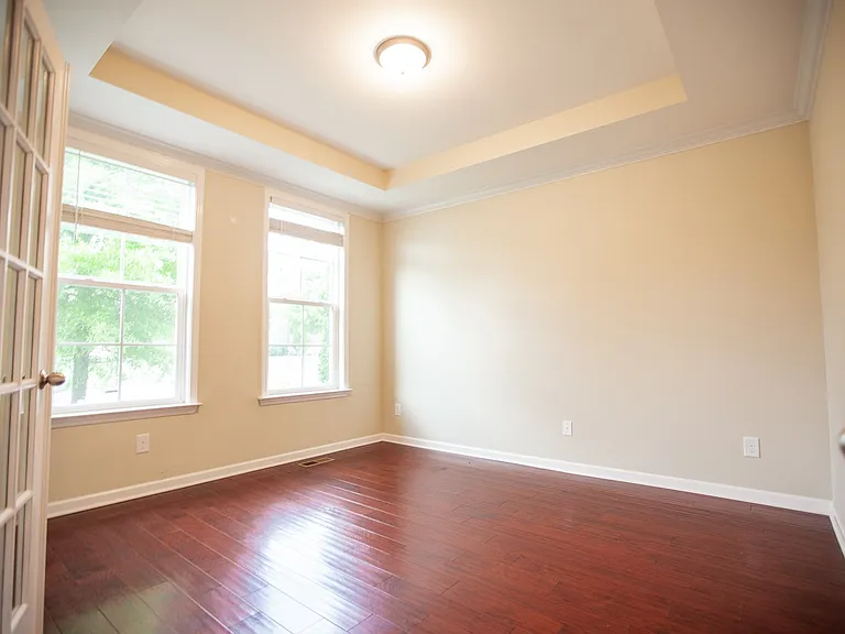2124 Kirkwood Dr — Photo 3