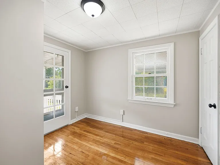 26900 Forestview Ave — Photo 13
