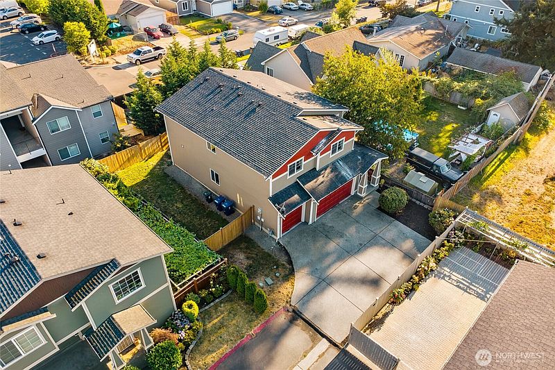 4th image of 1418 E 68th Street Ct