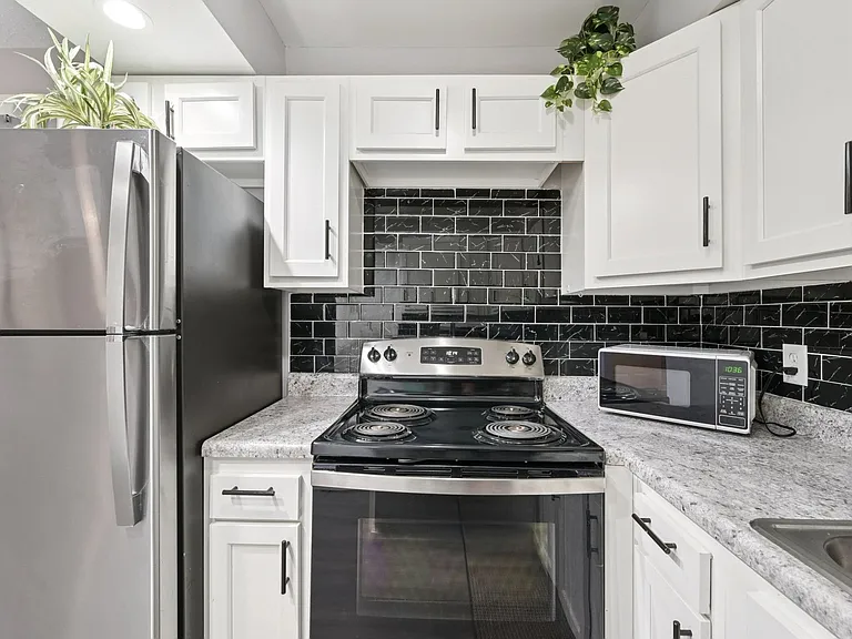 Park Place Apartments — Photo 15