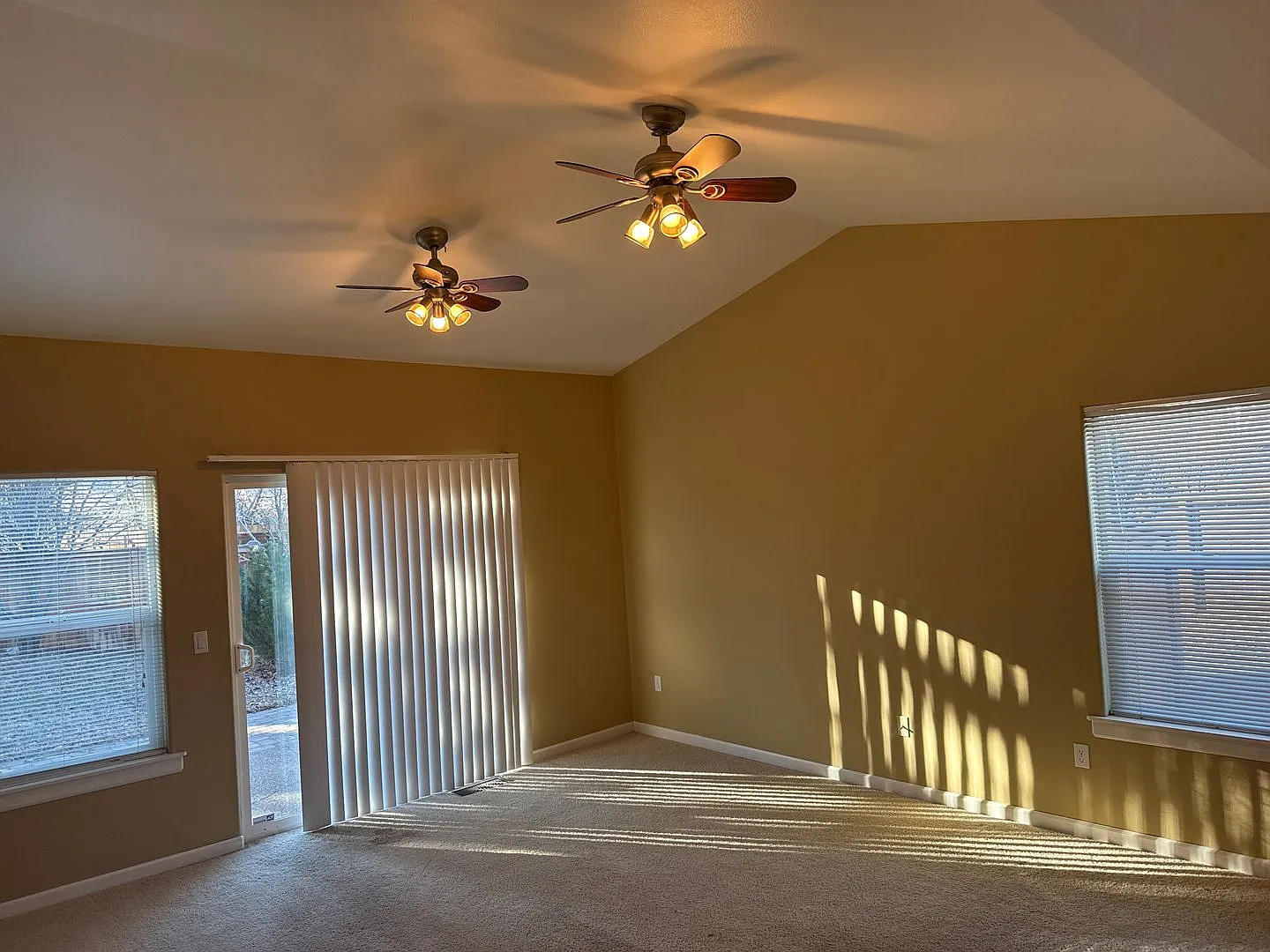 Pet Considered, East Bend 3 Bdrm, 2 Bath House, All Appliances, Air Conditioning, Fenced Yard, Do... — Photo 2