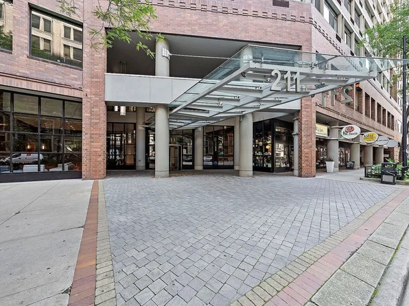 211 E Ohio St APT 307, Chicago, IL 60611