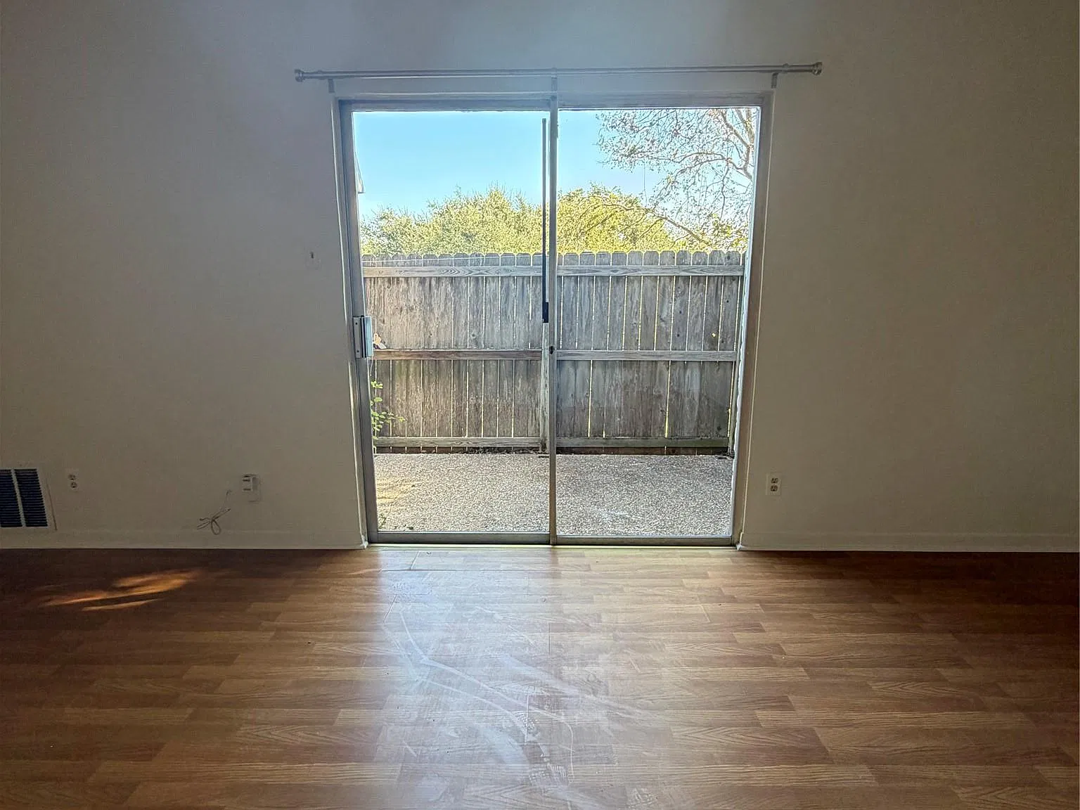 2 bed, 1.5 bath, 3526 sqft, $1,395 — Photo 4