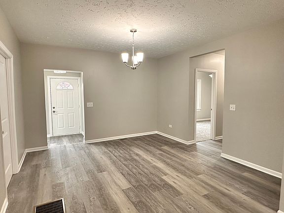 4th image of 920 Hall St